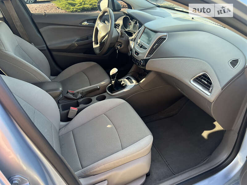 Седан Chevrolet Cruze 2016 в Кременчуці
