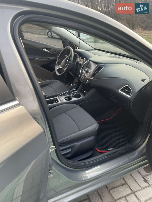 Седан Chevrolet Cruze 2018 в Львове