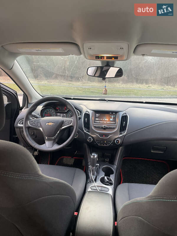 Седан Chevrolet Cruze 2018 в Львове