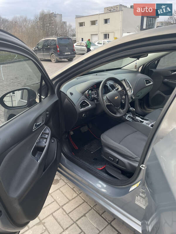 Седан Chevrolet Cruze 2018 в Львове