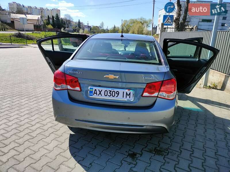 Седан Chevrolet Cruze 2014 в Львові