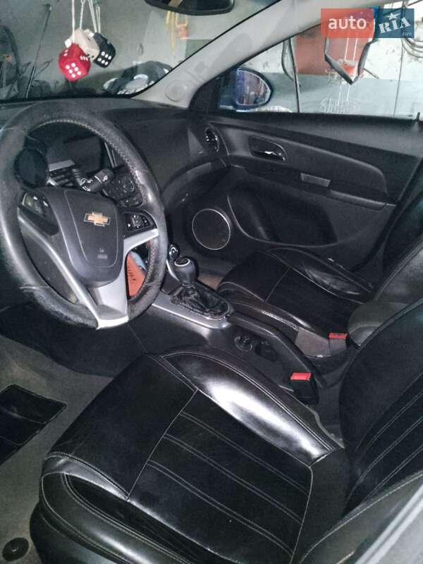Седан Chevrolet Cruze 2011 в Почаєві