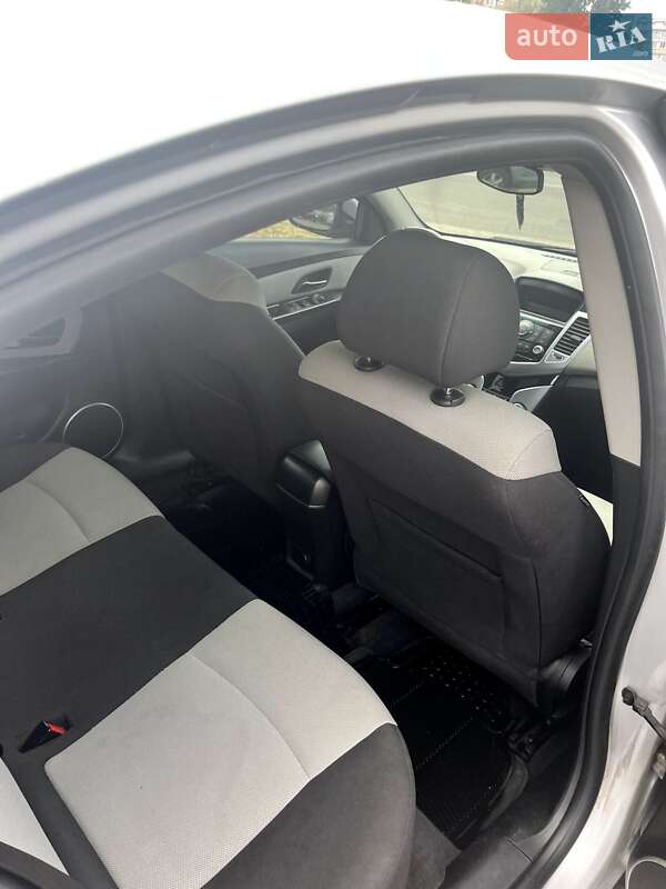 Седан Chevrolet Cruze 2011 в Черкасах