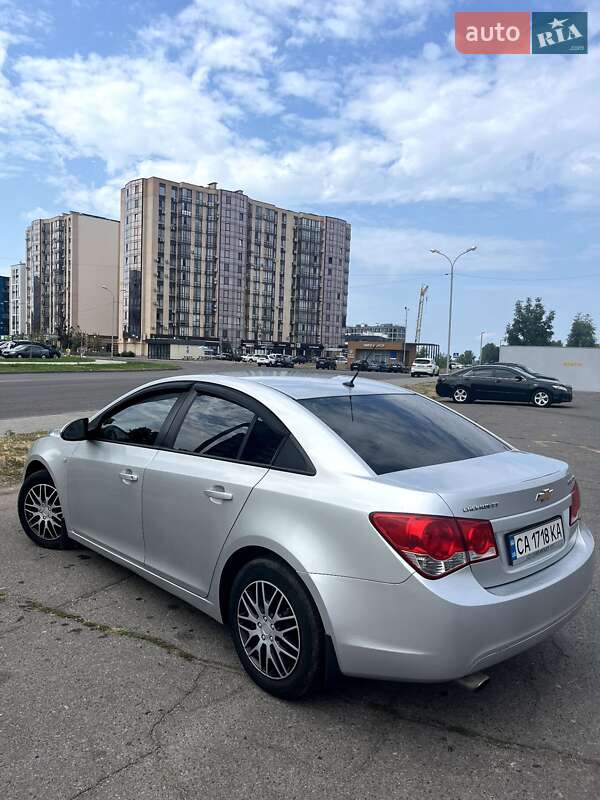 Седан Chevrolet Cruze 2011 в Черкасах