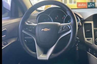 Хэтчбек Chevrolet Cruze 2012 в 