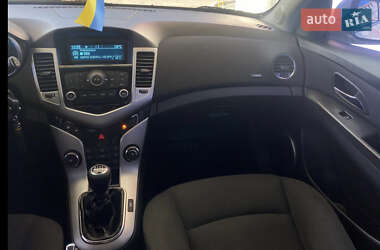 Хэтчбек Chevrolet Cruze 2012 в 