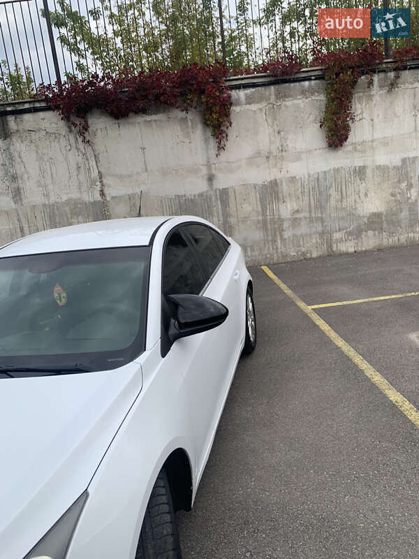 Седан Chevrolet Cruze 2011 в Рівному