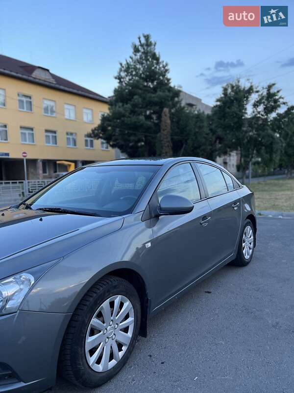 Седан Chevrolet Cruze 2011 в Мукачевому