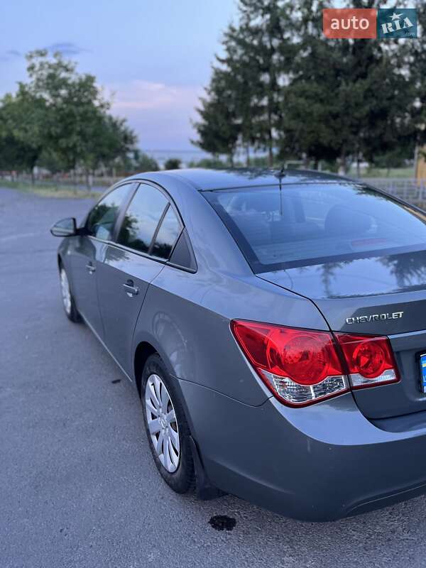 Седан Chevrolet Cruze 2011 в Мукачевому