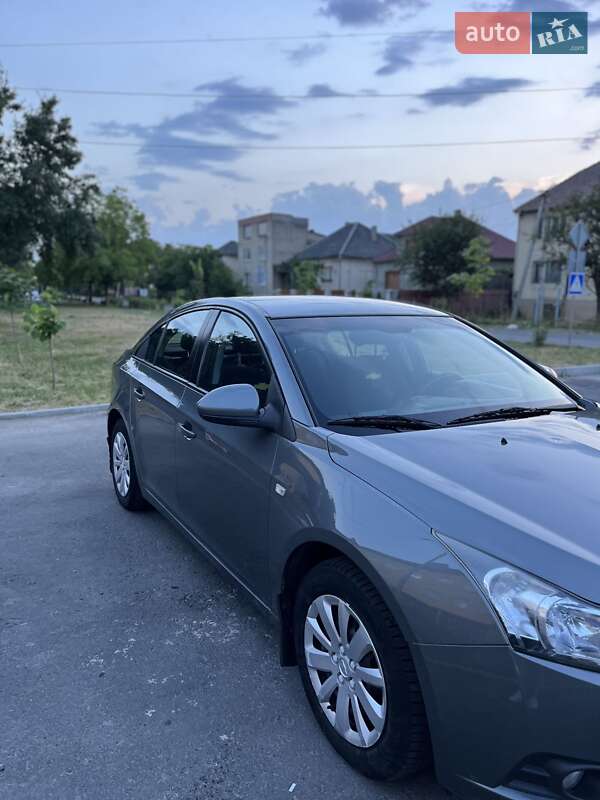 Седан Chevrolet Cruze 2011 в Мукачевому