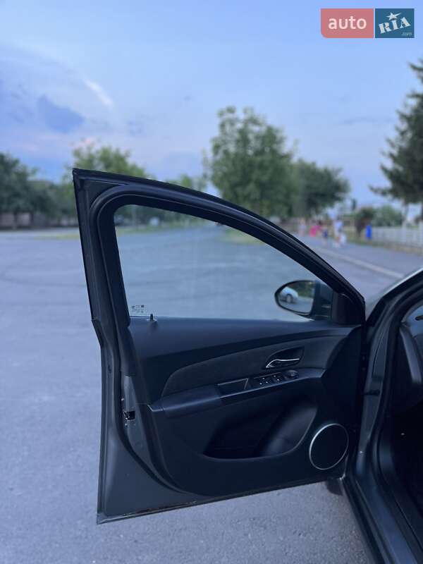Седан Chevrolet Cruze 2011 в Мукачевому
