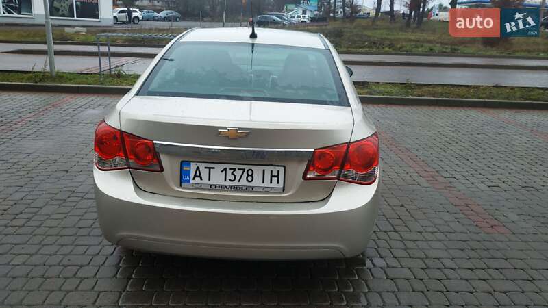 Седан Chevrolet Cruze 2014 в Івано-Франківську
