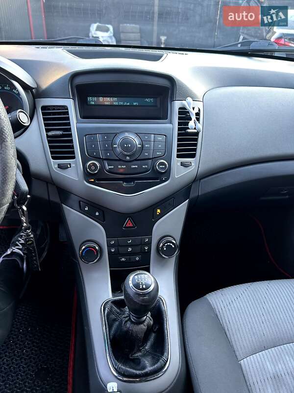 Седан Chevrolet Cruze 2009 в Чернівцях