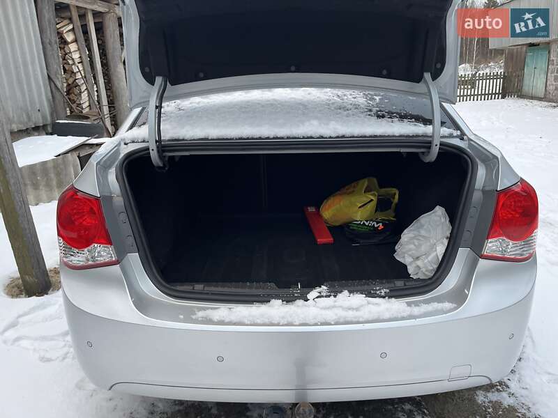 Седан Chevrolet Cruze 2010 в Дубровиці