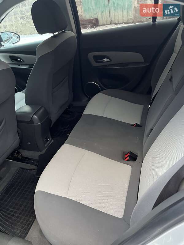 Седан Chevrolet Cruze 2010 в Дубровиці