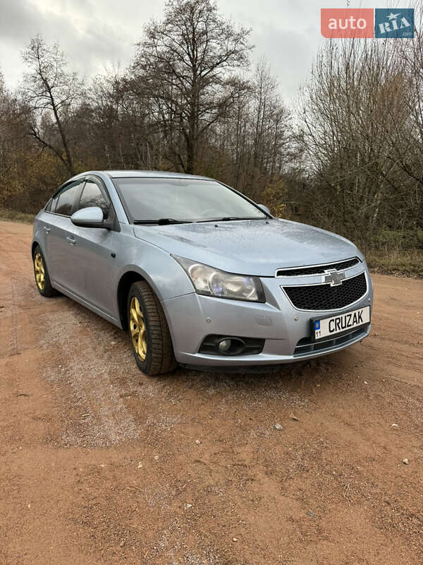 Седан Chevrolet Cruze 2010 в Коростене
