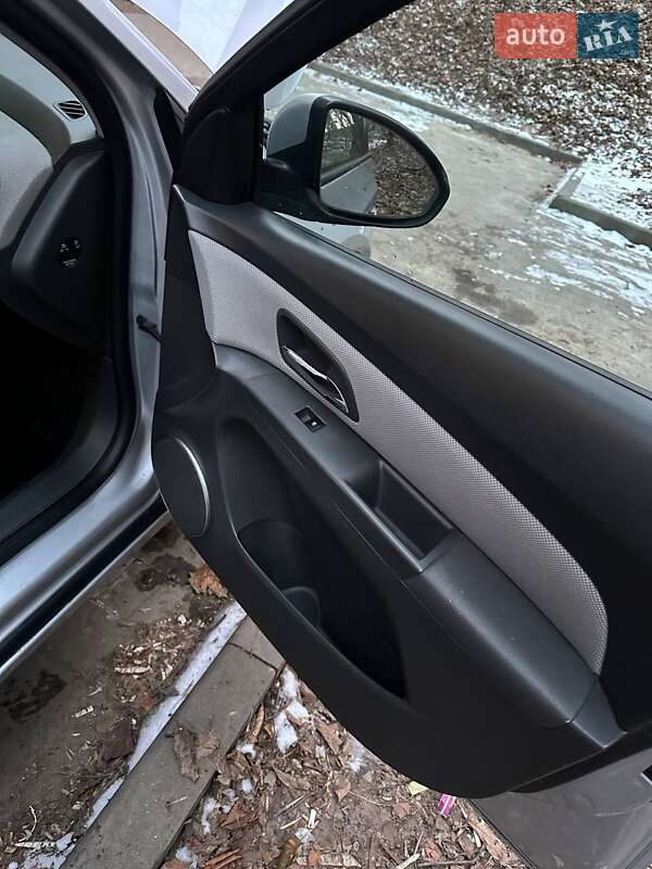 Седан Chevrolet Cruze 2009 в Львові