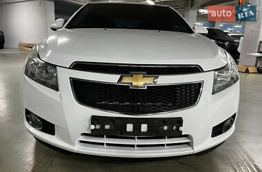 Хэтчбек Chevrolet Cruze 2012 в 