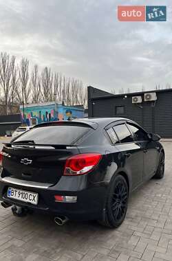 Хэтчбек Chevrolet Cruze 2011 в 