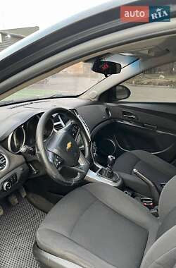 Хэтчбек Chevrolet Cruze 2011 в 