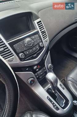 Седан Chevrolet Cruze 2015 в Славянске