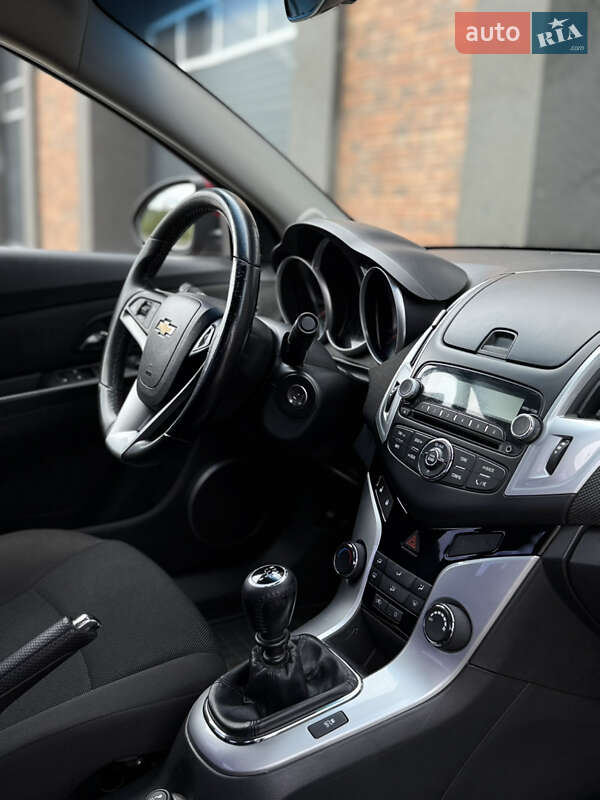 Седан Chevrolet Cruze 2013 в Черновцах