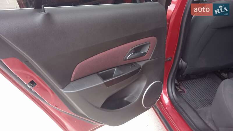 Седан Chevrolet Cruze 2011 в Сумах