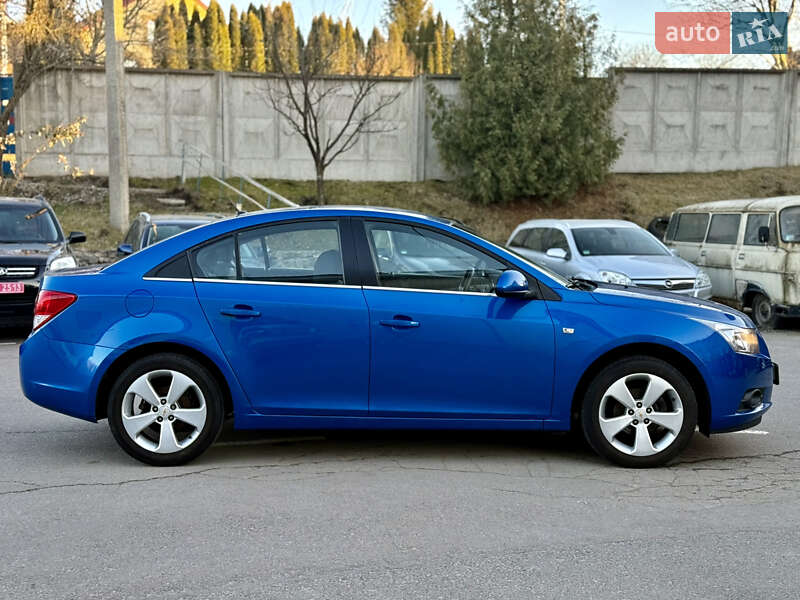 Седан Chevrolet Cruze 2010 в Ровно