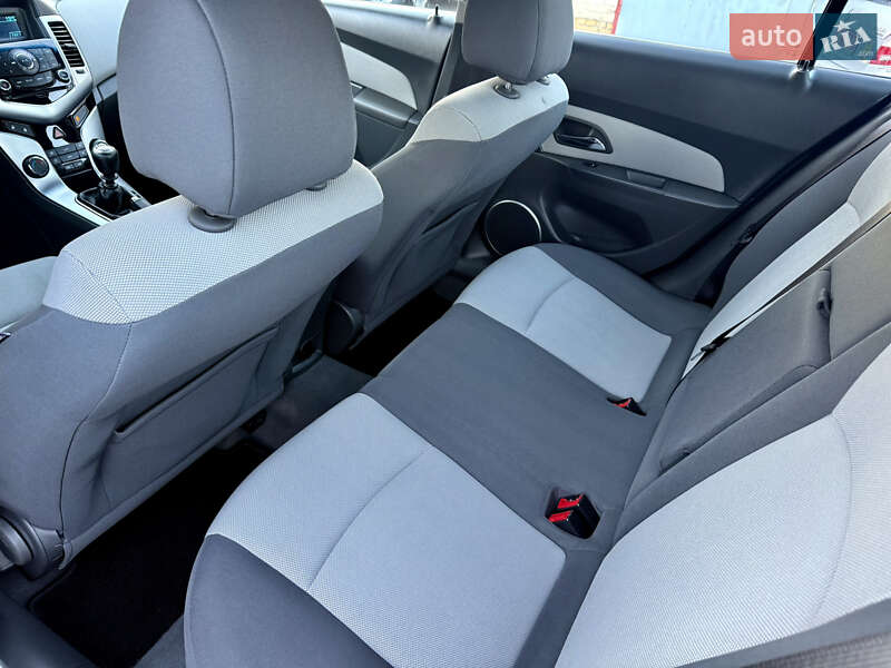Седан Chevrolet Cruze 2010 в Ровно