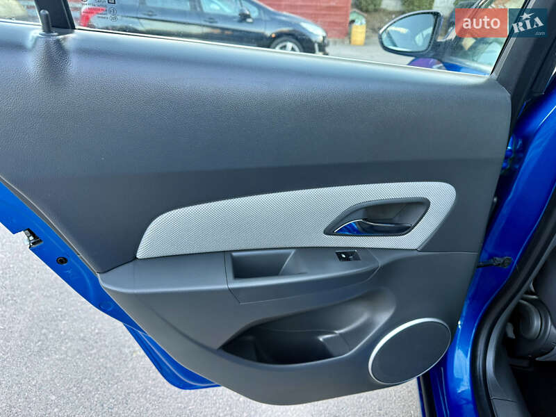Седан Chevrolet Cruze 2010 в Ровно