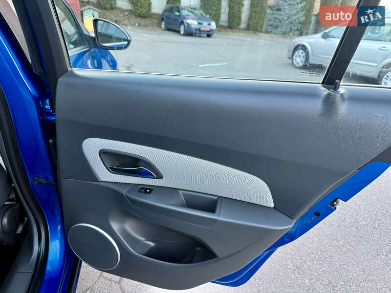 Седан Chevrolet Cruze 2010 в Ровно