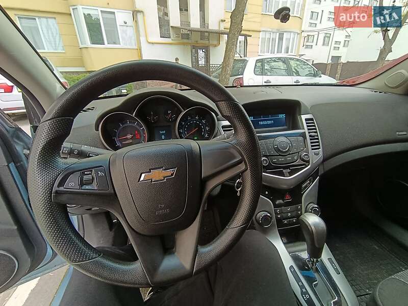 Седан Chevrolet Cruze 2011 в Тернополі