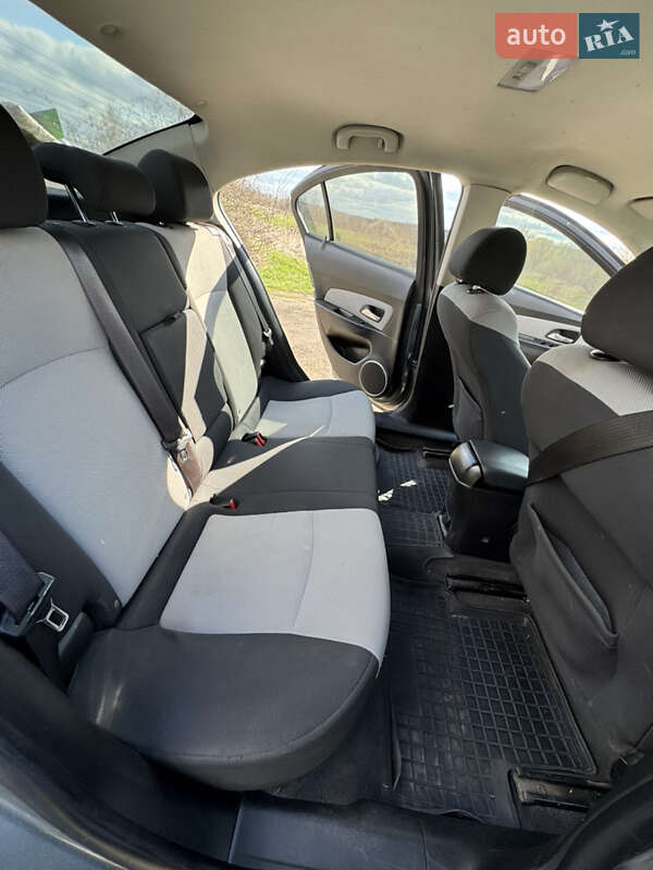 Седан Chevrolet Cruze 2011 в Южноукраинске
