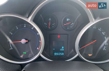 Хетчбек Chevrolet Cruze 2012 в 