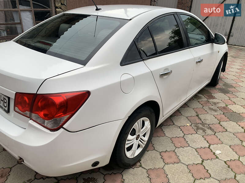 Седан Chevrolet Cruze 2010 в Малине