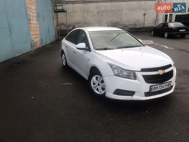 Седан Chevrolet Cruze 2010 в Малине