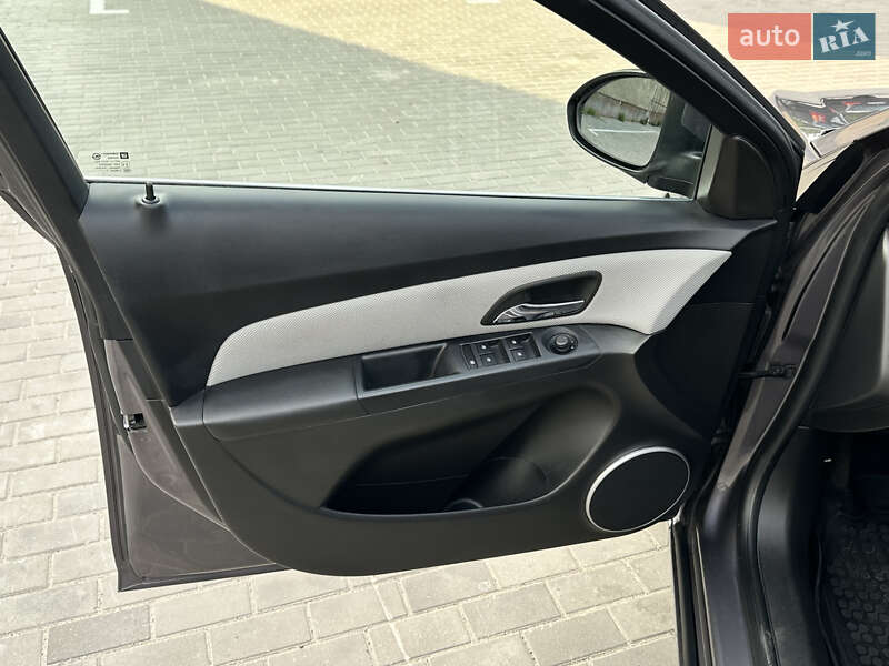 Седан Chevrolet Cruze 2010 в Луцьку