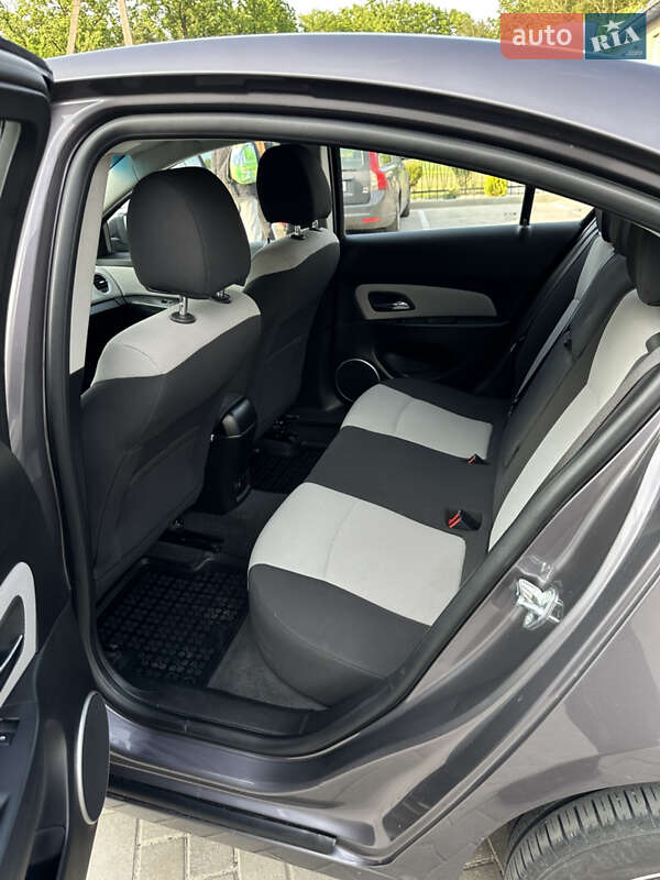 Седан Chevrolet Cruze 2010 в Луцьку