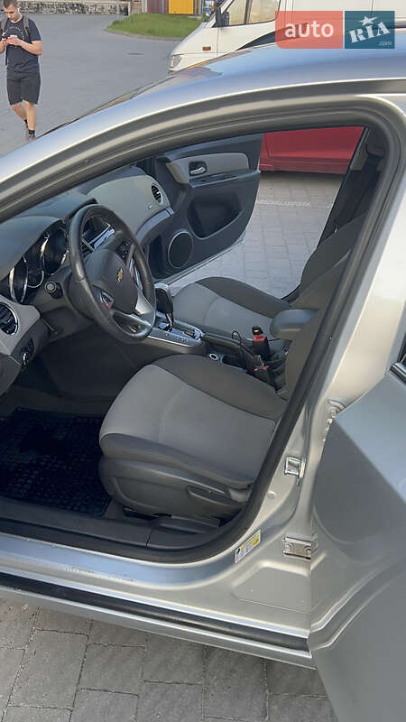 Седан Chevrolet Cruze 2010 в Львові