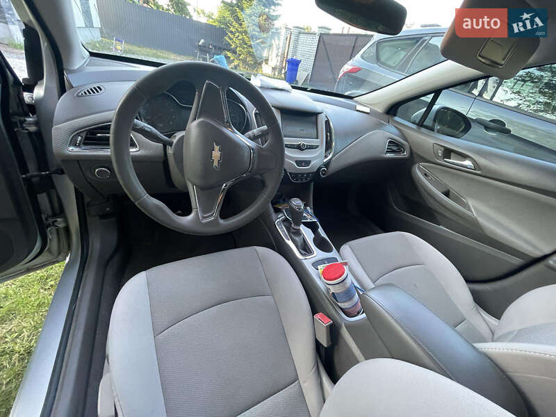 Седан Chevrolet Cruze 2017 в Львове