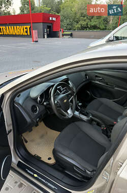 Хэтчбек Chevrolet Cruze 2012 в 