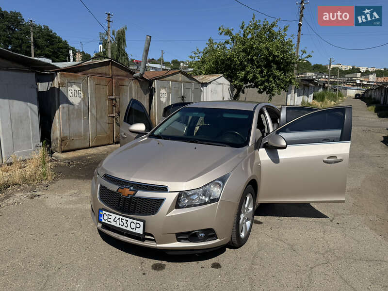 Седан Chevrolet Cruze 2011 в Чернівцях