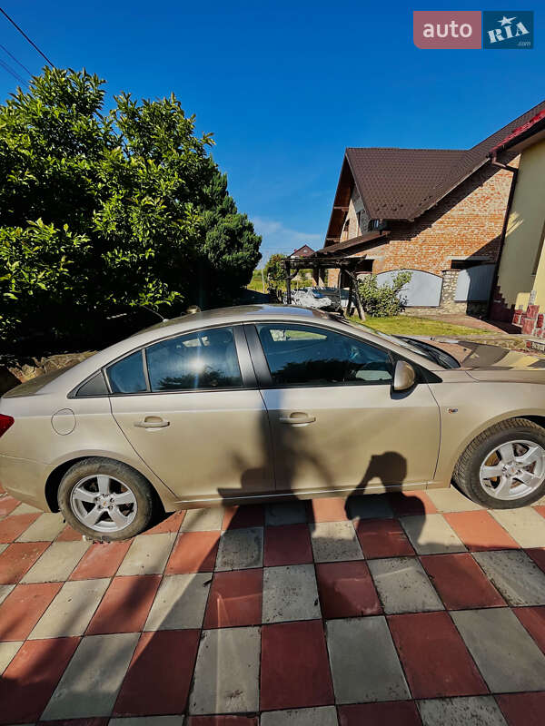 Седан Chevrolet Cruze 2011 в Тернополе