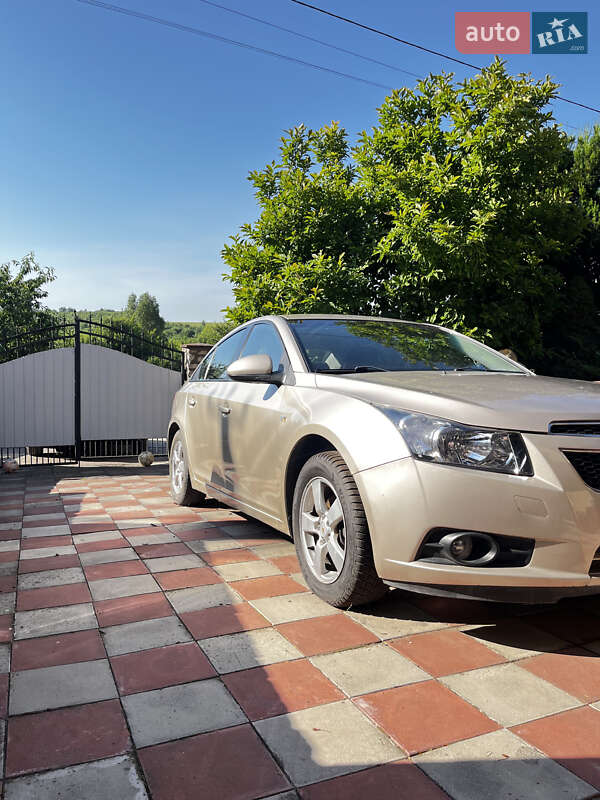 Седан Chevrolet Cruze 2011 в Тернополе