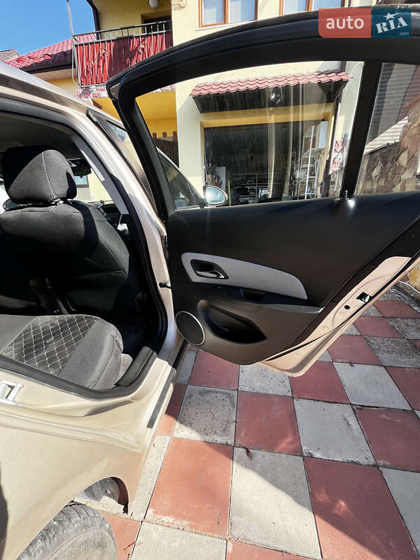 Седан Chevrolet Cruze 2011 в Тернополе