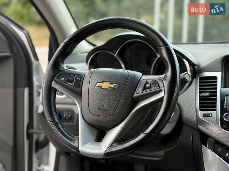 Седан Chevrolet Cruze 2010 в Дніпрі