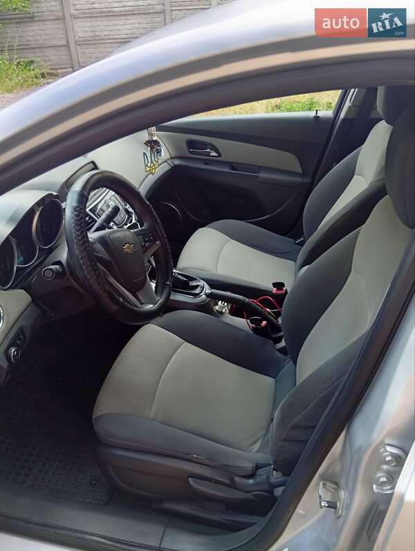 Седан Chevrolet Cruze 2010 в Каменском