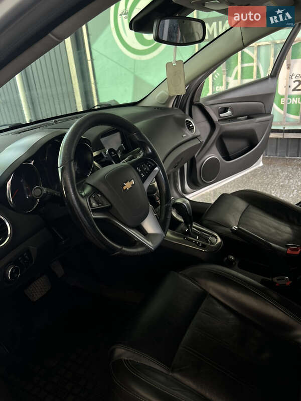 Седан Chevrolet Cruze 2012 в Черновцах