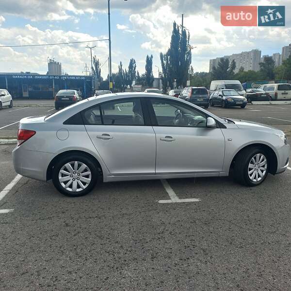 Седан Chevrolet Cruze 2011 в Києві