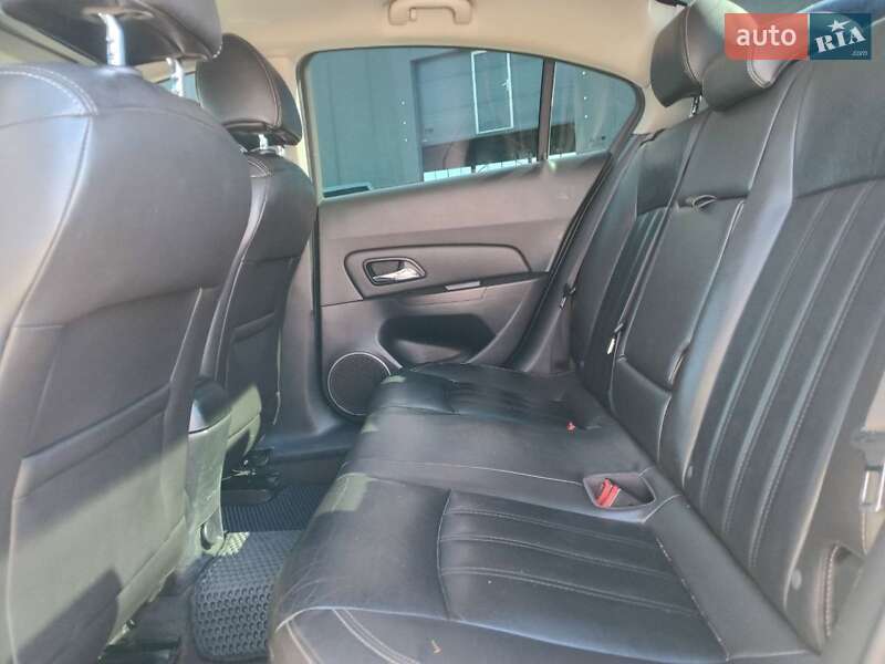 Седан Chevrolet Cruze 2012 в Львове